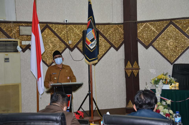 Walikota Padang Hendri Septa menyampaikan tanggapan atas empat Ranperda Inisiatif yang diusulkan DPRD Padang.
